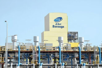 حرائق في مصنع للبتروكيماويات بأبوظبي بعد سقوط شظايا إثر اعتراض جوي