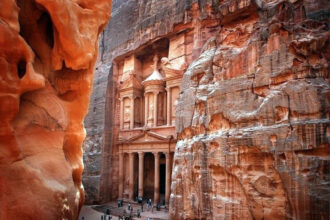 البترا تطالب بدعم حكومي لمشاريع تنموية جديدة