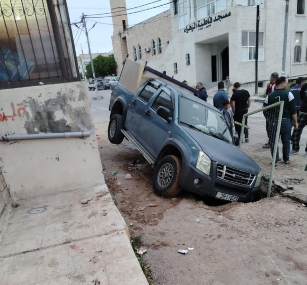 جهود لإعادة تأهيل شوارع بلدة خرجا في بني كنانة