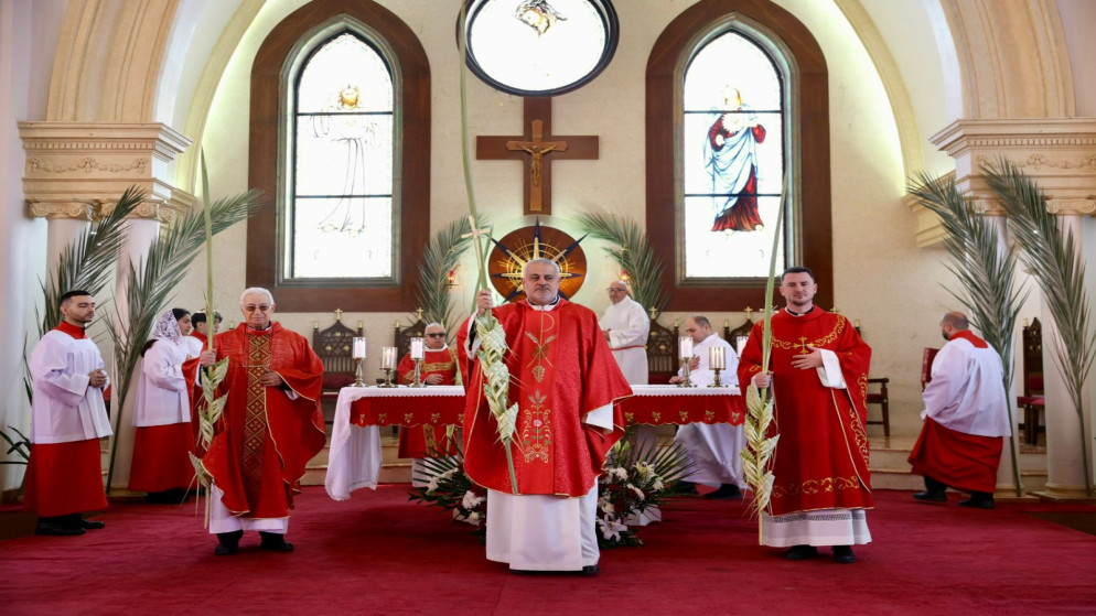 صورة حول : الأردن يحتفل بأحد الشعانين المبارك في كنائس عمان وإربد وسط دعوات للسلام والاستقرار الأردن يحتفل بأحد الشعانين المبارك في كنائس عمان وإربد وسط دعوات للسلام والاستقرار