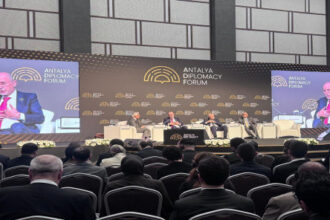 الصفدي يدعو لحل شامل للصراع الإقليمي