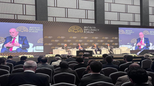 الصفدي يدعو لحل شامل للصراع الإقليمي