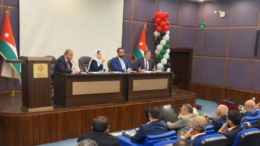 جلسة تشاورية لتعزيز كفاءة نقل البضائع وسلاسل الإمداد