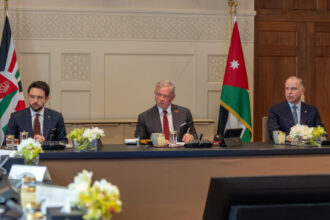 الملك يؤكد تسريع تنفيذ مشروع الناقل الوطني