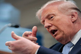 ترامب: احتجاز سفينة حاولت خرق الحصار على إيران