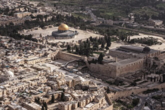 استمرار إغلاق المسجد الأقصى وكنيسة القيامة لليوم الـ39 وسط تصعيد إسرائيلي