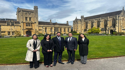 طلبة أردنيون يحققون إنجازاً قانونياً عالمياً في أكسفورد