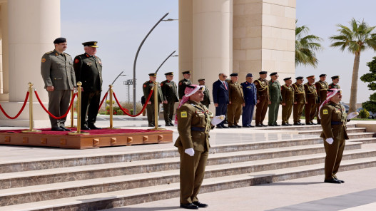 الحنيطي وحفتر يوقعان اتفاقية تعاون عسكري