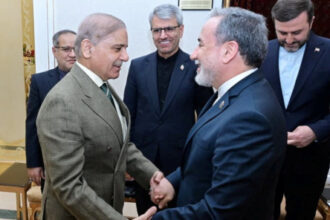 عراقجي يعود إلى باكستان في مساعي الوساطة