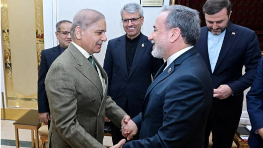 عراقجي يعود إلى باكستان في مساعي الوساطة