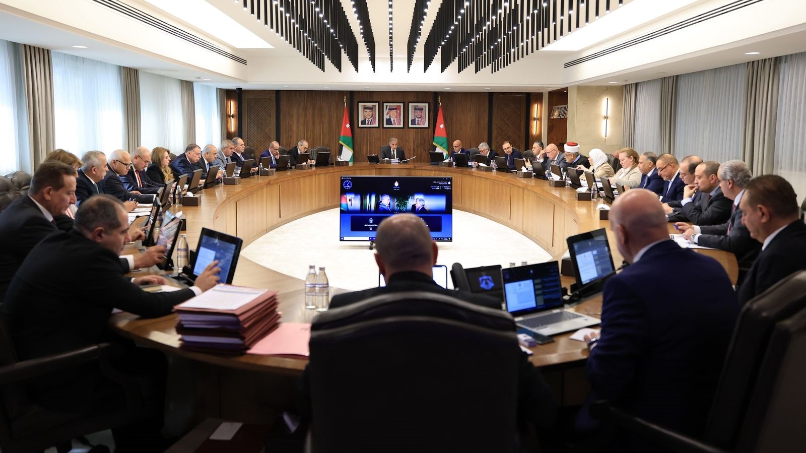 الحكومة تقر صرف 15 مليون دينار لـ72 منشأة صناعية