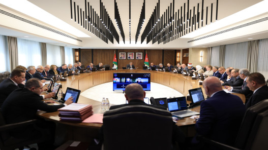 الحكومة تقر آلية عادلة لتوزيع منح الطلبة