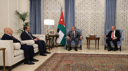 صورة حول : رئيس الوزراء يستقبل الوفد السوري ويؤكد توسيع التعاون في الطاقة والمياه والنقل رئيس الوزراء يستقبل الوفد السوري ويؤكد توسيع التعاون في الطاقة والمياه والنقل