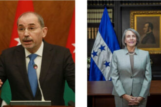 الصفدي يبحث العلاقات مع هندوراس هاتفياً