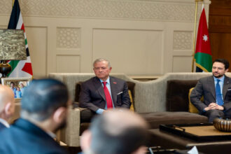 عاجل| الملك يستقبل الوفد الوزاري السوري ويؤكد تطوير العلاقات وتعزيز التعاون المشترك