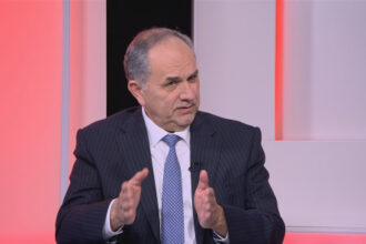 العدل: 100 كاتب عدل وخدمات إلكترونية متكاملة