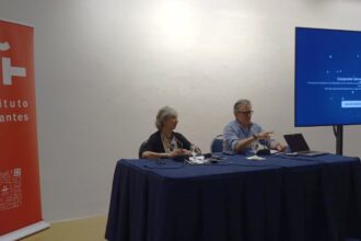 صحفي إسباني يستعرض تجاربه في مناطق الصراع