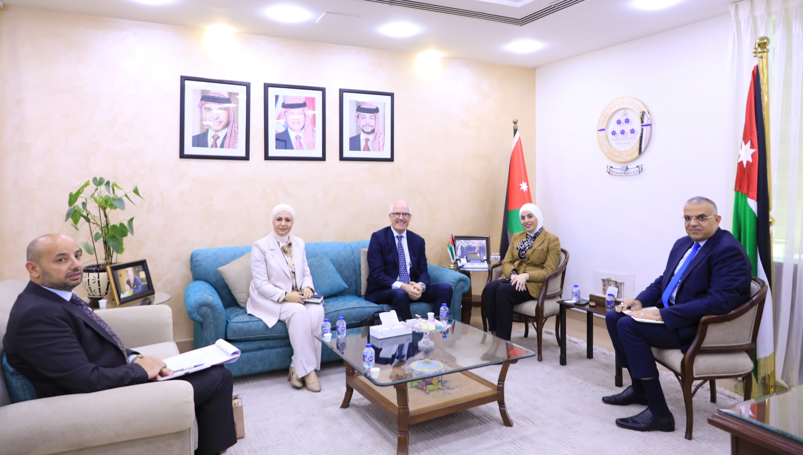 التنمية الاجتماعية تبحث شراكات مع مايسترال الدولية