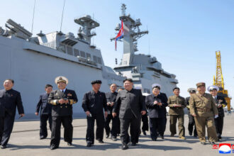 كوريا الشمالية تجري تجارب صاروخية جديدة بإشراف كيم جونغ أون