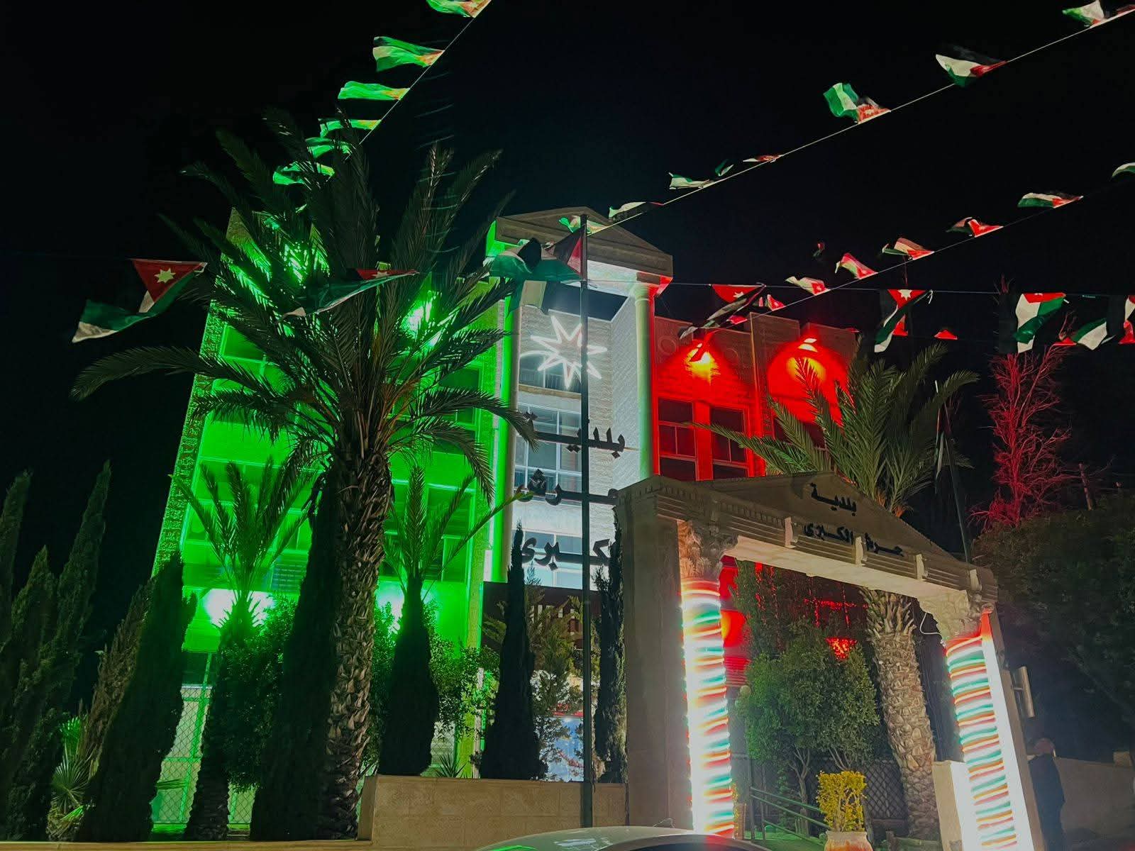 جرش تستعد لاحتفالات يوم العلم الأردني بتزيين شامل للمدينة