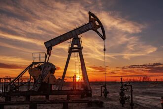 ارتفاع أسعار النفط العالمية وسط توترات جيوسياسية