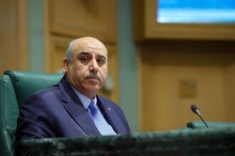 القاضي يهنئ العمال بعيدهم ويشيد بعطائهم في مسيرة البناء الوطني