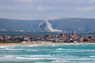 جيش الاحتلال الإسرائيلي يصدر إنذارا بإخلاء مناطق جنوب نهر الزهراني في لبنان وسط تصعيد الغارات