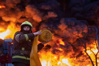 زيلينسكي يدعو للإبقاء على العقوبات على روسيا بعد ضربات أوقعت قتلى في أوكرانيا