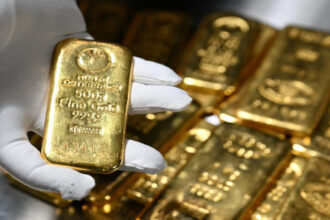 استقرار الذهب ويتجه لتحقيق مكاسب أسبوعية رابعة
