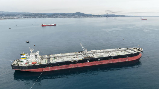 أول ناقلات نفط إيرانية تغادر الخليج منذ بدء الحصار الأميركي