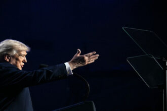 ترامب يهدد إيران بعدم تمديد وقف إطلاق النار