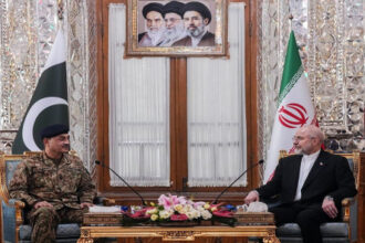 قائد الجيش الباكستاني يختتم زيارة إلى طهران لدعم جهود السلام