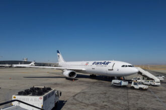 إيران تعيد فتح مجالها الجوي جزئياً أمام الرحلات الدولية