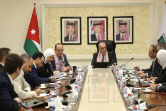 اجتماع حكومي لتطوير أنظمة الدفع الإلكتروني والبنية التحتية الرقمية وتعزيز التحول الرقمي في وزارة الأشغال