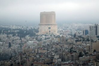 انخفاض طفيف على الحرارة وأجواء لطيفة مع تحذيرات من الضباب والغبار