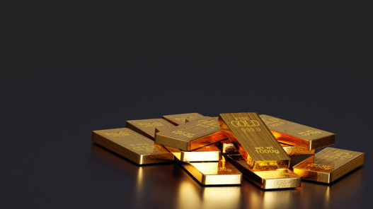 تراجع أسعار الذهب مع صعود الدولار وترقب محادثات أميركية–إيرانية مرتقبة