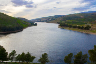 توقيع الاتفاقية النهائية لمشروع الناقل الوطني تمهيداً لبدء التنفيذ الصيف المقبل