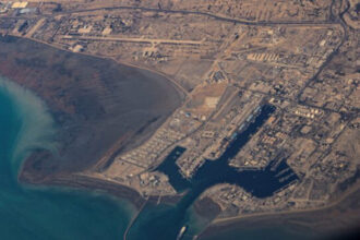 ترامب: إيران لا تريد إغلاق مضيق هرمز وتسعى لفتحه رغم التوتر