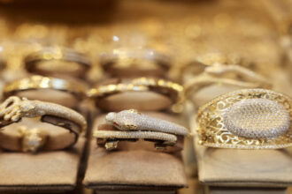 تراجع طفيف بأسعار الذهب.. وعيار 24 عند 110.7 دينار