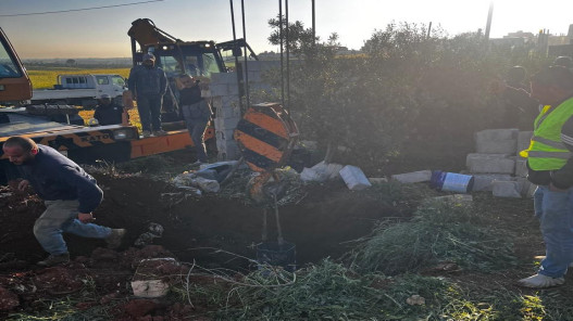 ردم بئر مخالفة تُستخدم لبيع المياه في الرمثا