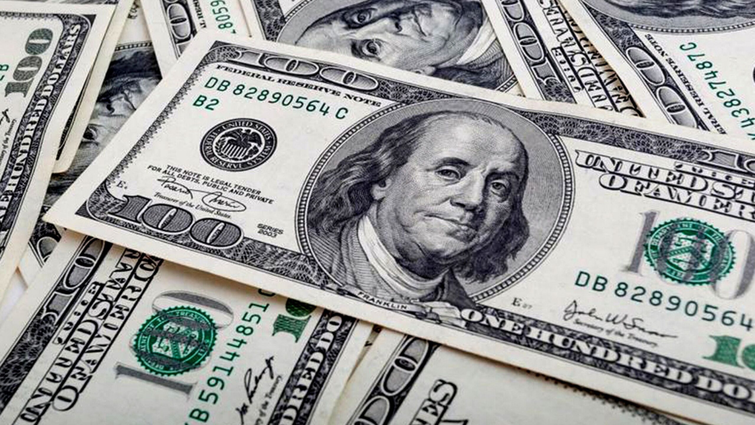 الدولار يتجه لأول مكسب أسبوعي في شهر بدعم تعثر محادثات إيران