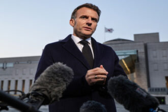 ماكرون يدعو لعودة الاستقرار في الشرق الأوسط وسط توترات الحرب مع إيران