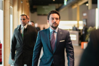 ولي العهد يصل نيقوسيا للمشاركة في اجتماع الاتحاد الأوروبي والشركاء الإقليميين