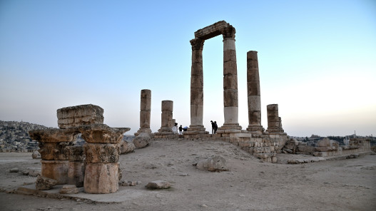 أجواء دافئة الأحد وانخفاض ملموس على الحرارة الاثنين