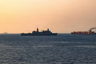 الجيش الأميركي يعترض سفينة تحاول كسر الحصار على إيران في بحر العرب