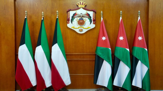 الصفدي يلتقي نظيره الكويتي في مقر الوزارة