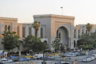 بدء أول محاكمة علنية لكبار رموز نظام الأسد في دمشق