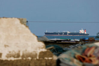 إيران تقترح عبر وسطاء إعادة فتح مضيق هرمز وتأجيل الملف النووي