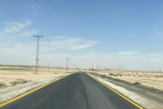 الأشغال تنجز صيانة وتوسعة جزء من طريق أم الرصاص قبل موعده