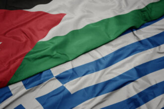 الصفدي ونظيره اليوناني يبحثان تعزيز التعاون وتطورات المنطقة